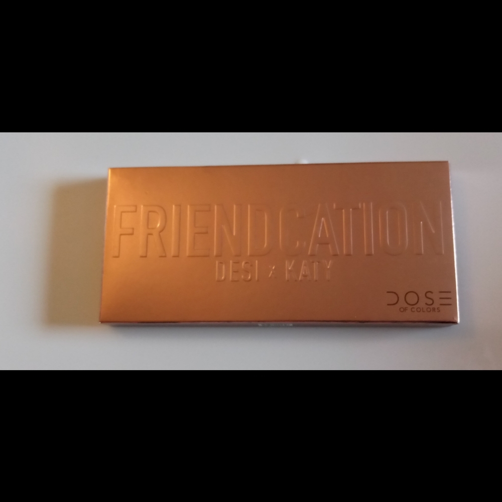 Friendcation Palette - Picture 9 of 10